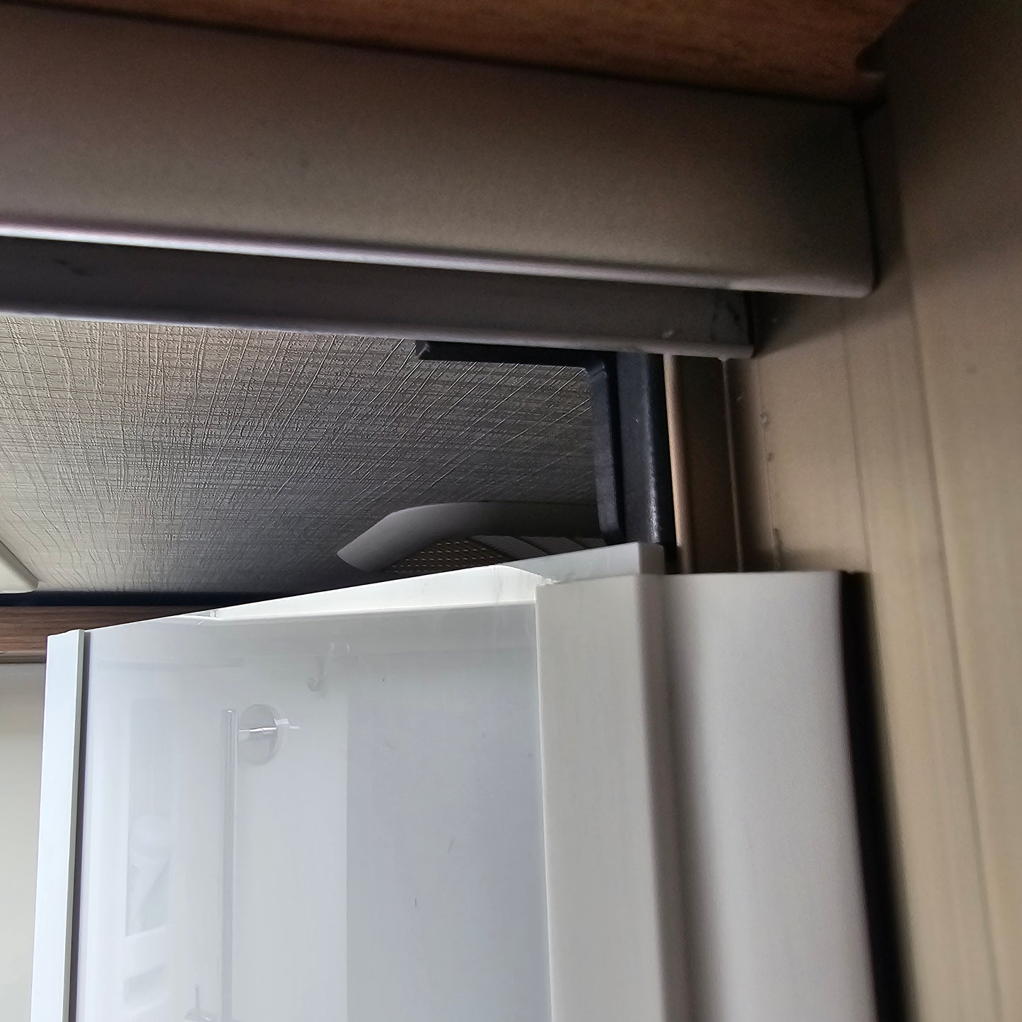 Arretierung für Klappduschwand am Hymer ML-T 570