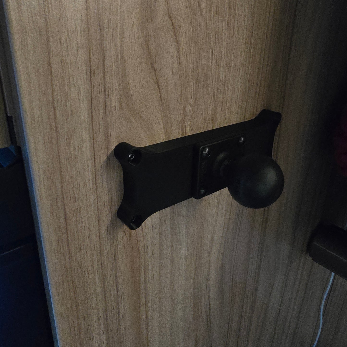 Komplettset Tablethalterung 12- 13 Zoll für den Hymer ML-T 570 im Schlafbereich